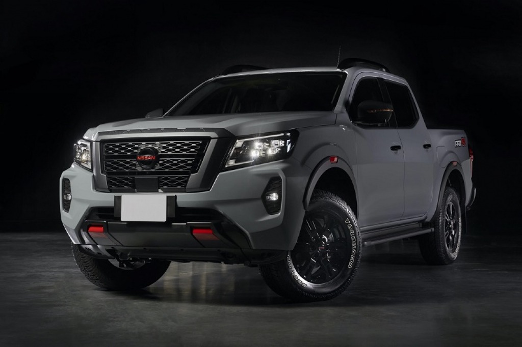 2025 Nissan Frontier Images