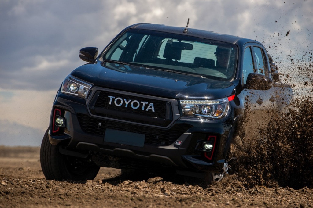 2025 Toyota Hilux Images